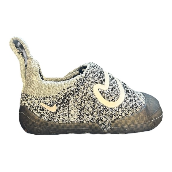 Nike Size 3C Swoosh 1 Black/White Wolf Grey Logo Flyknit Infant Shoe FB3244-001 - Picture 1 of 11